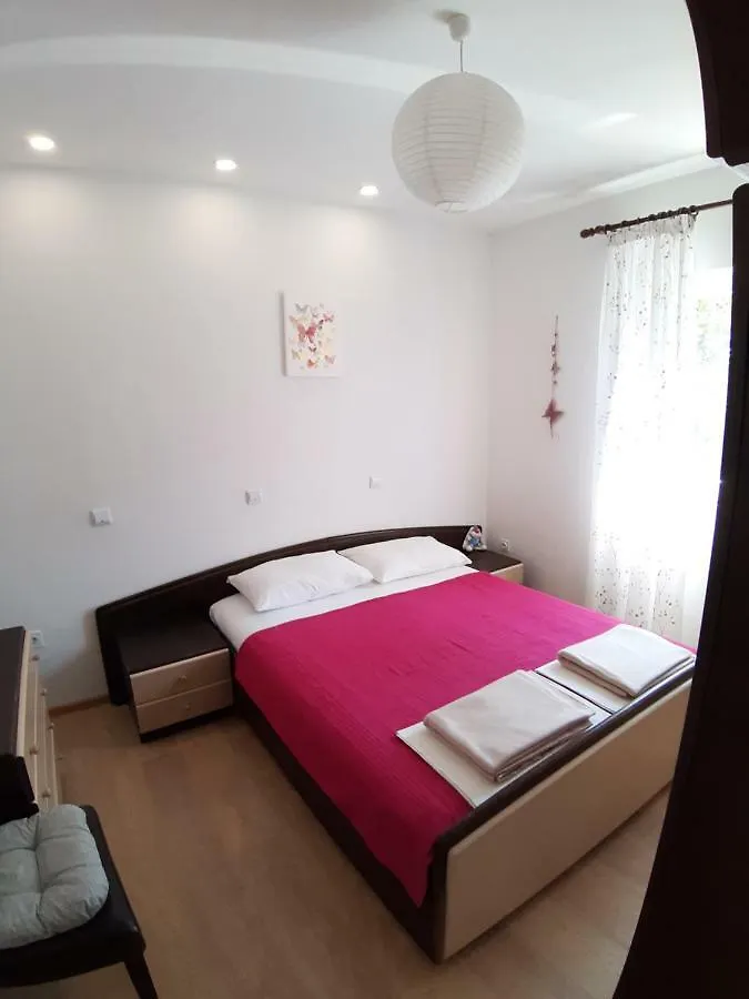 Apartment Butterfly Split - For Rest And Relaxation 0*,